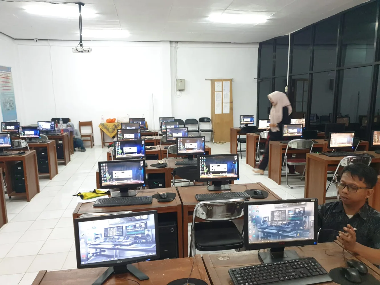 Maintenance komputer lab